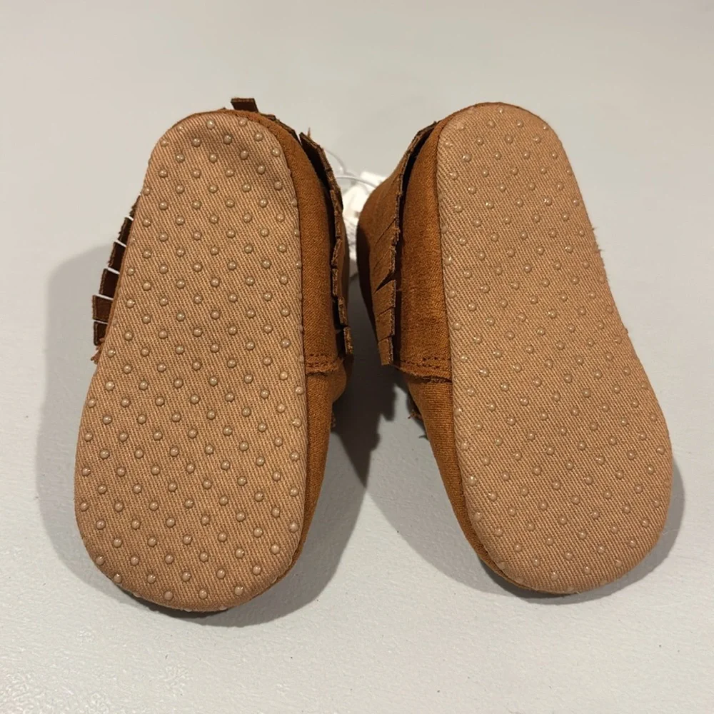 NWT Old Navy Baby Unisex Faux-Suede Moccasin Booties (Size 6-12 Months)